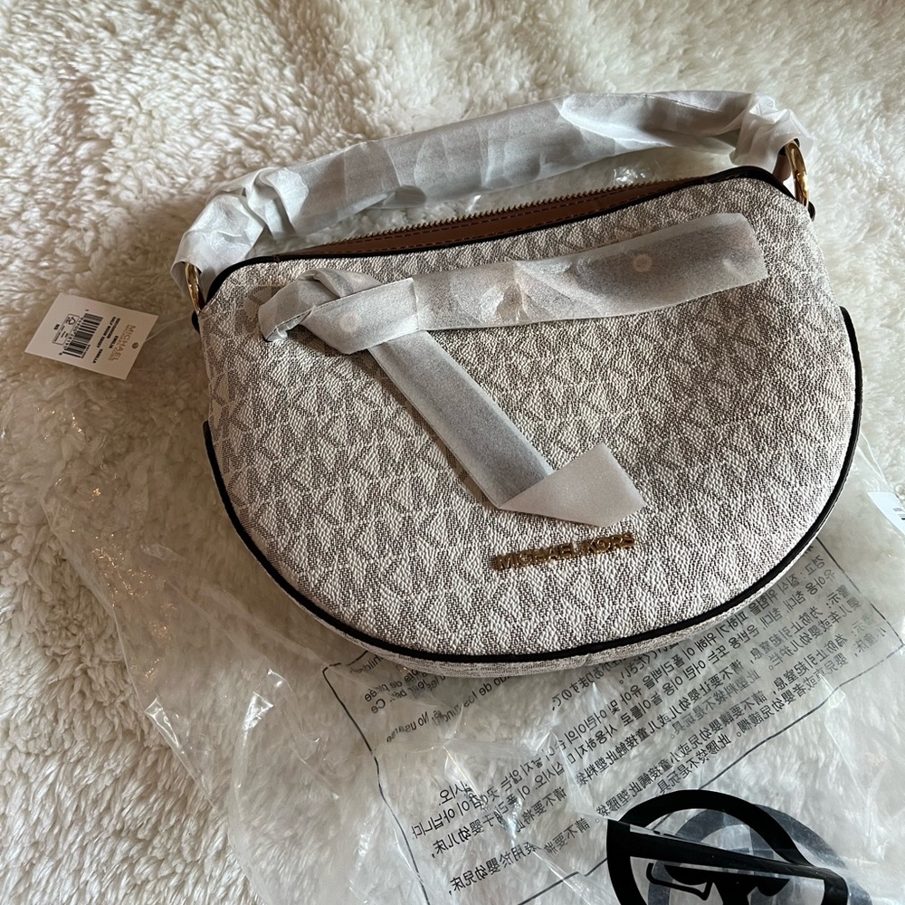 Michael Kors Cream and Gold Shoulder Bag